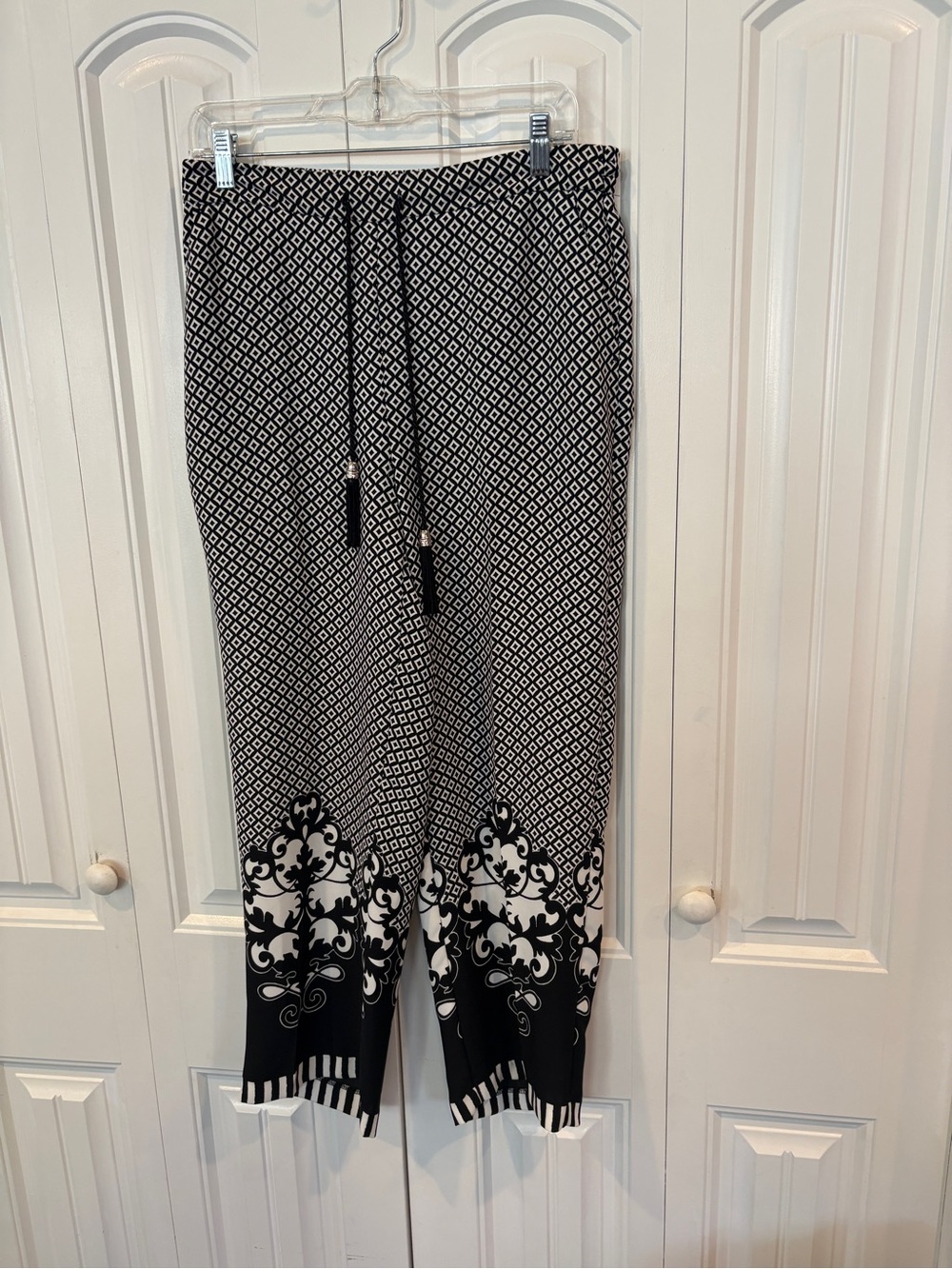 Chicos black and white pull on pants size 1 (size 8)